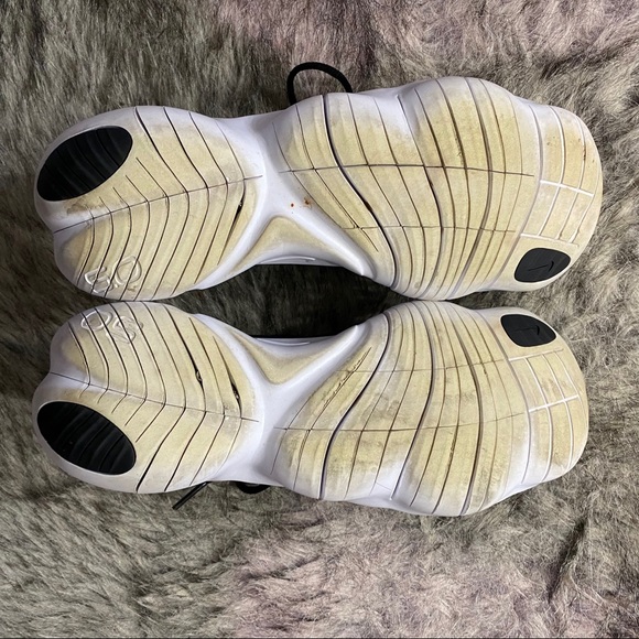 Nike Free Runs - Picture 4 of 7